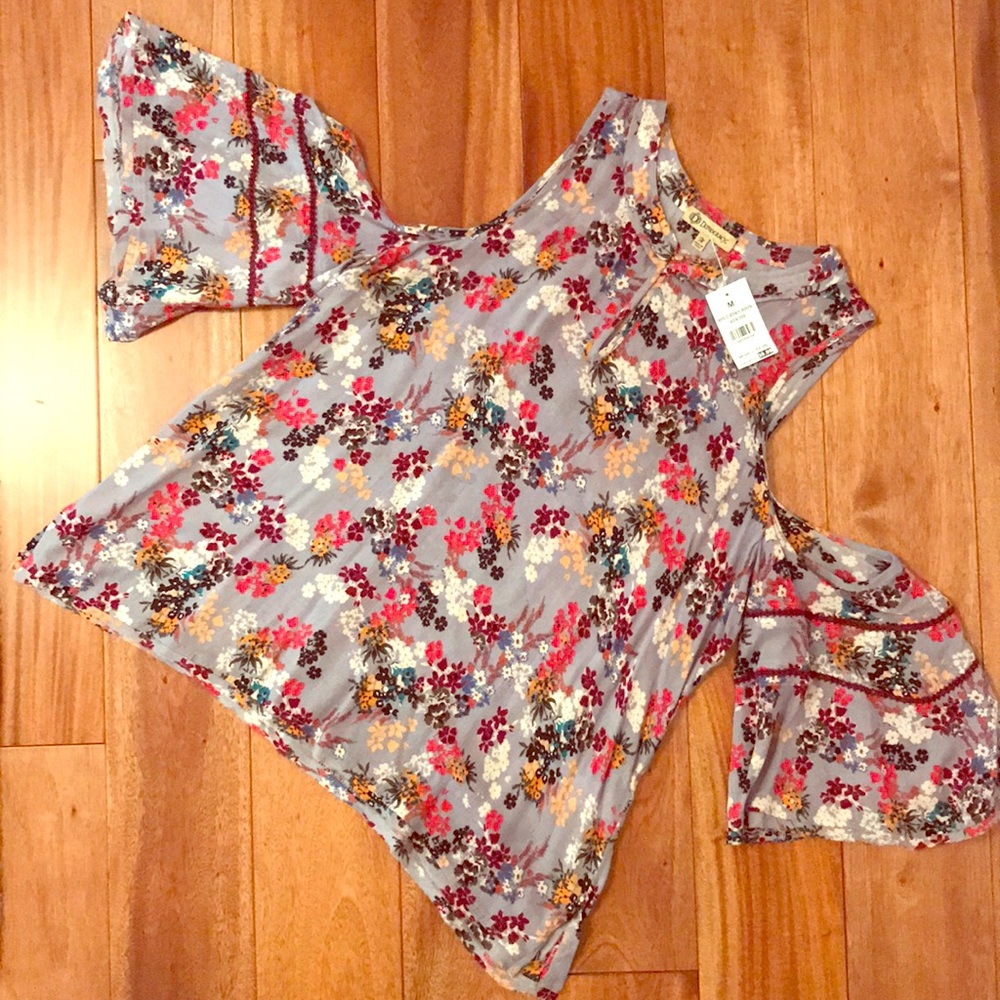 Flower cold shoulder blouse